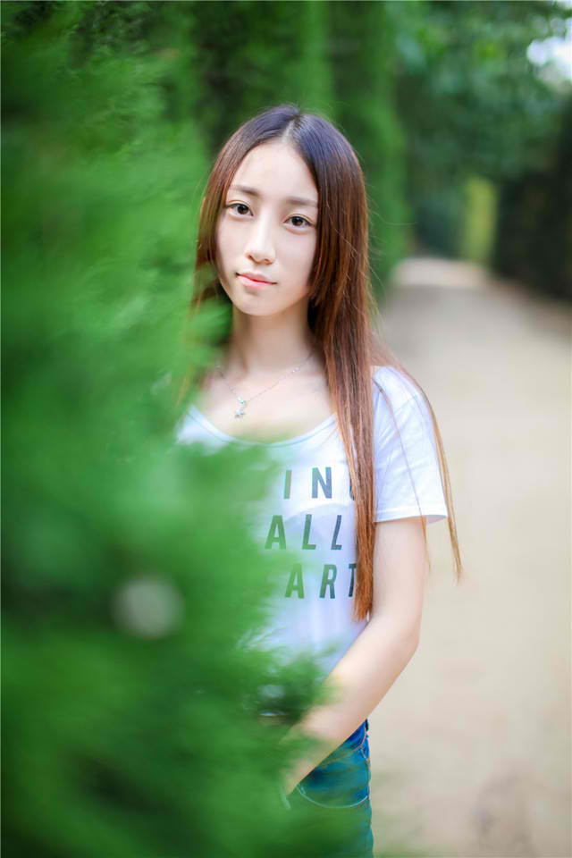 附近的女